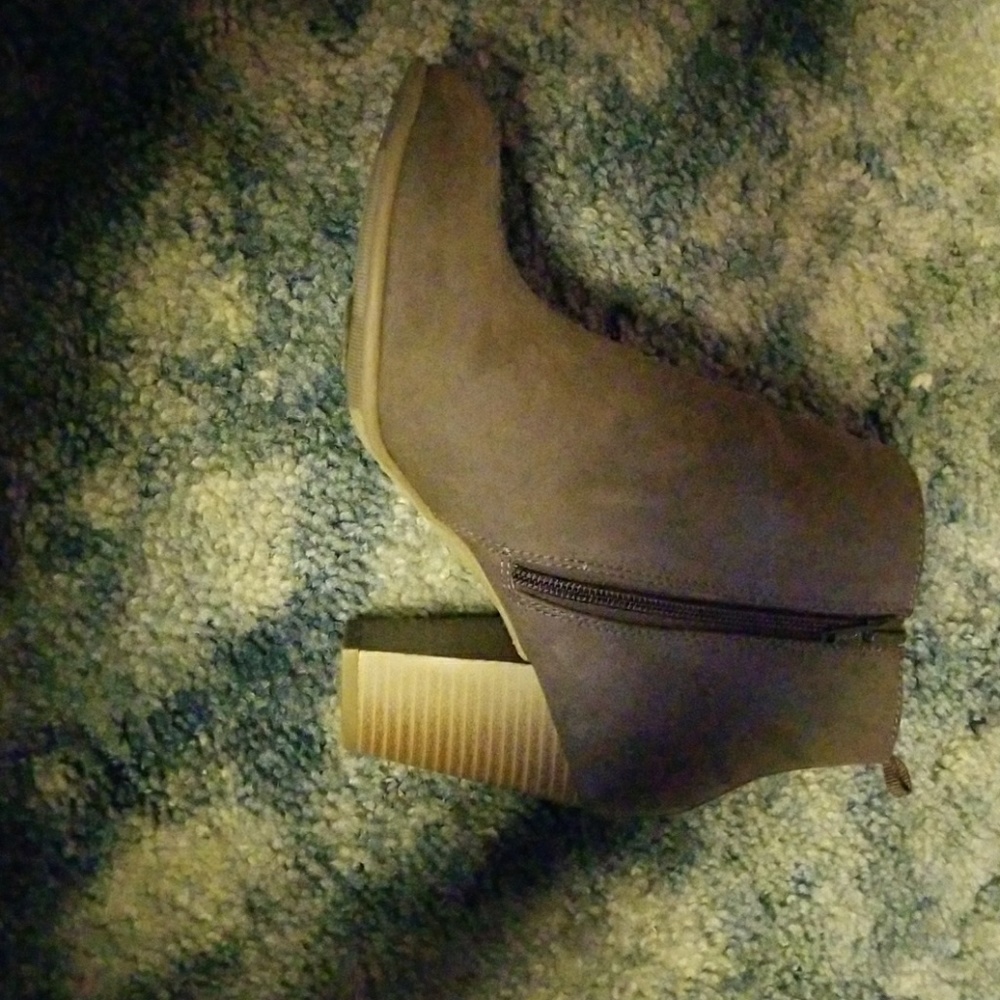 Boot/Shoe - Picture 3 of 3